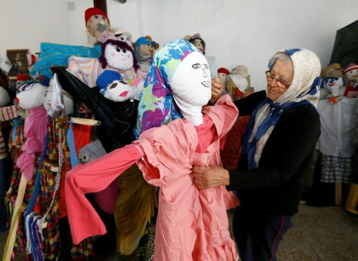 300 tarla korkuluğu festivale hazırlanıyor